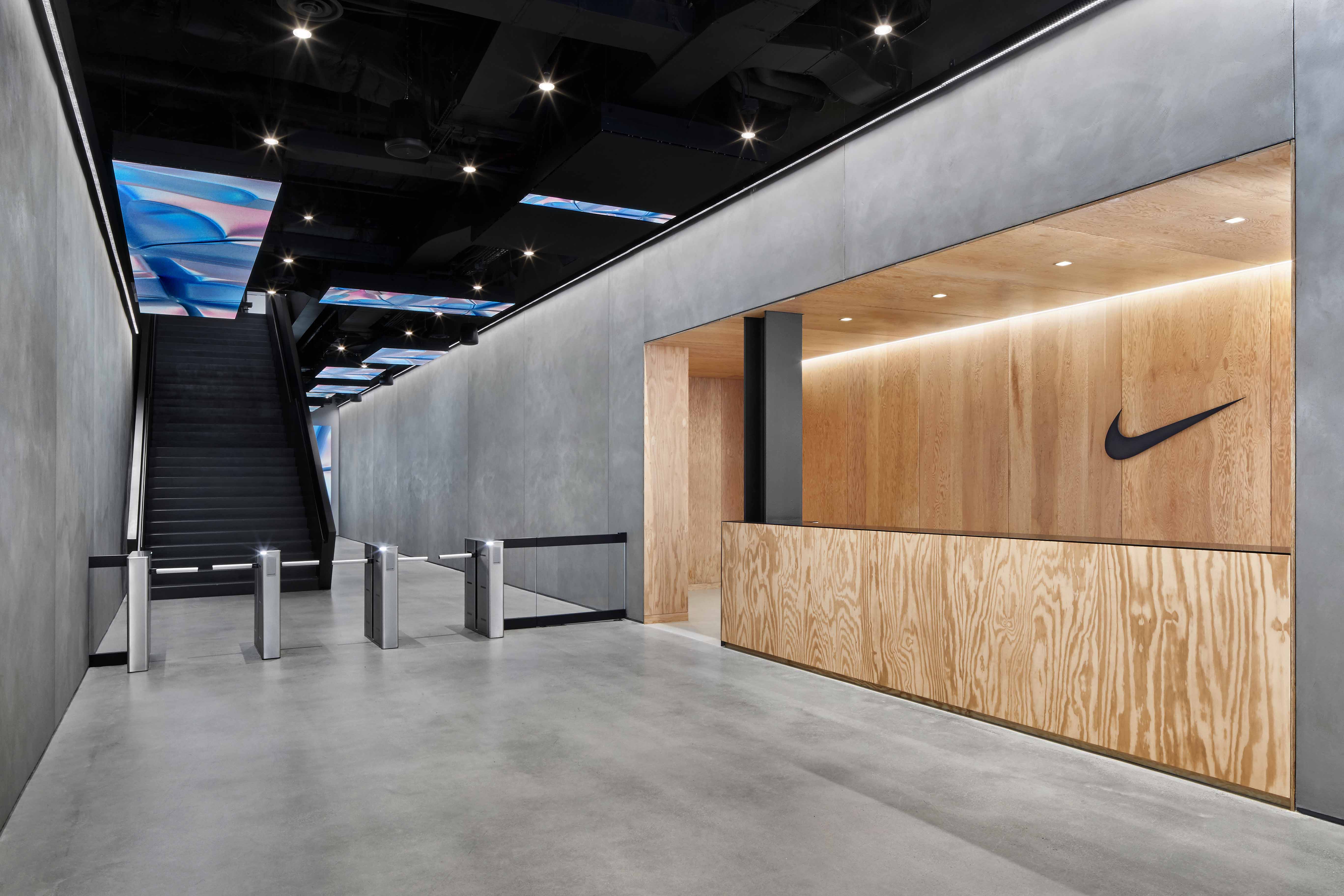 Nike_LR_1